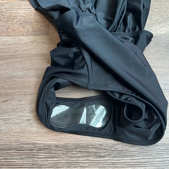 Cupshe Black One Piece Swimsuit - Picture 4 of 4